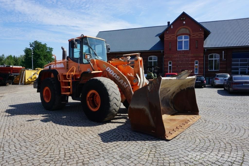Doosan DL 400 Kolesni nakladalci
