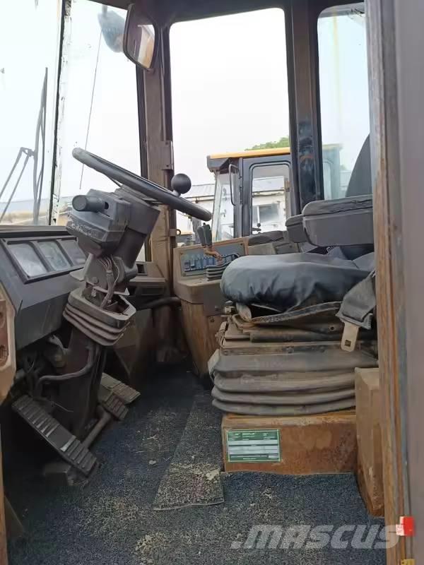 CAT 950 F Kolesni nakladalci