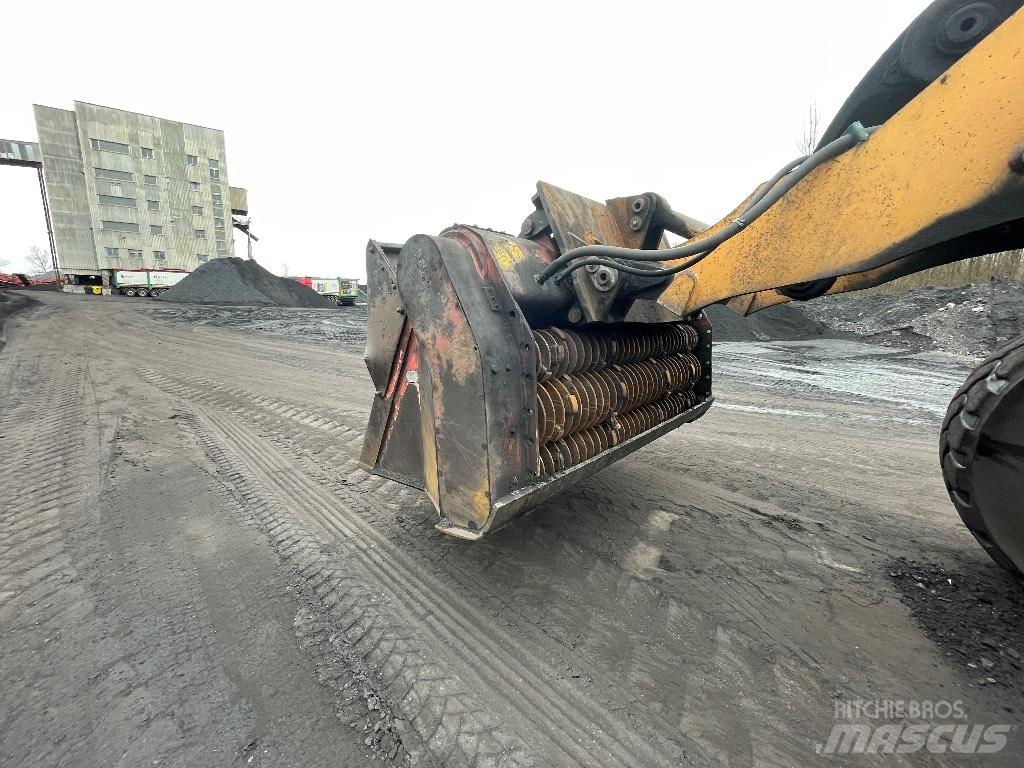 Liebherr L 580 Kolesni nakladalci