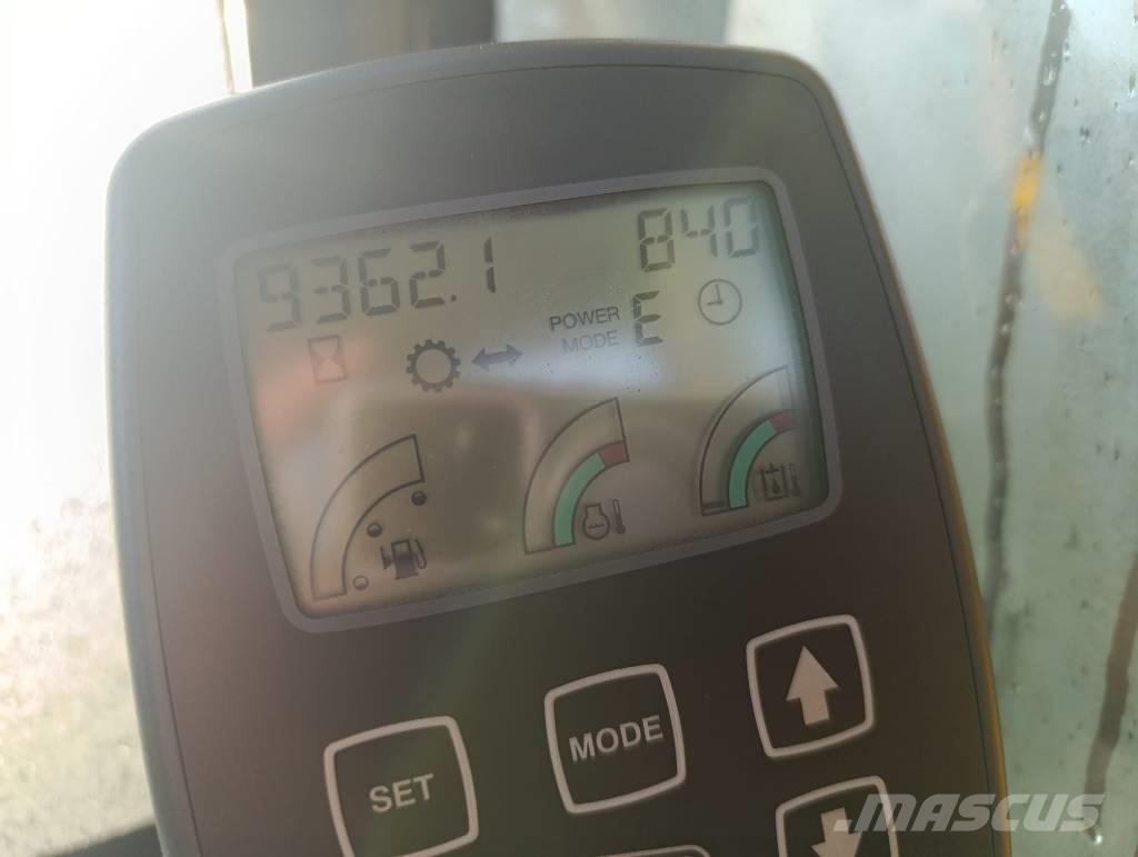 JCB JS 260 NLC T4 Bagri goseničarji