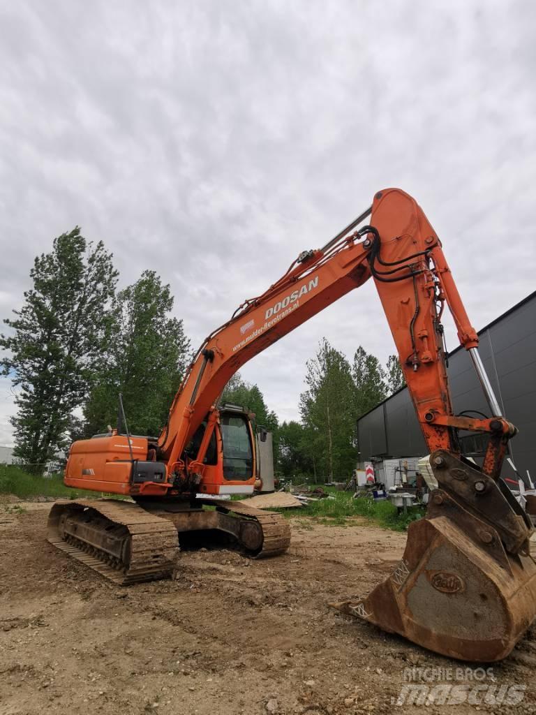 Doosan DX 225 LC Bagri goseničarji