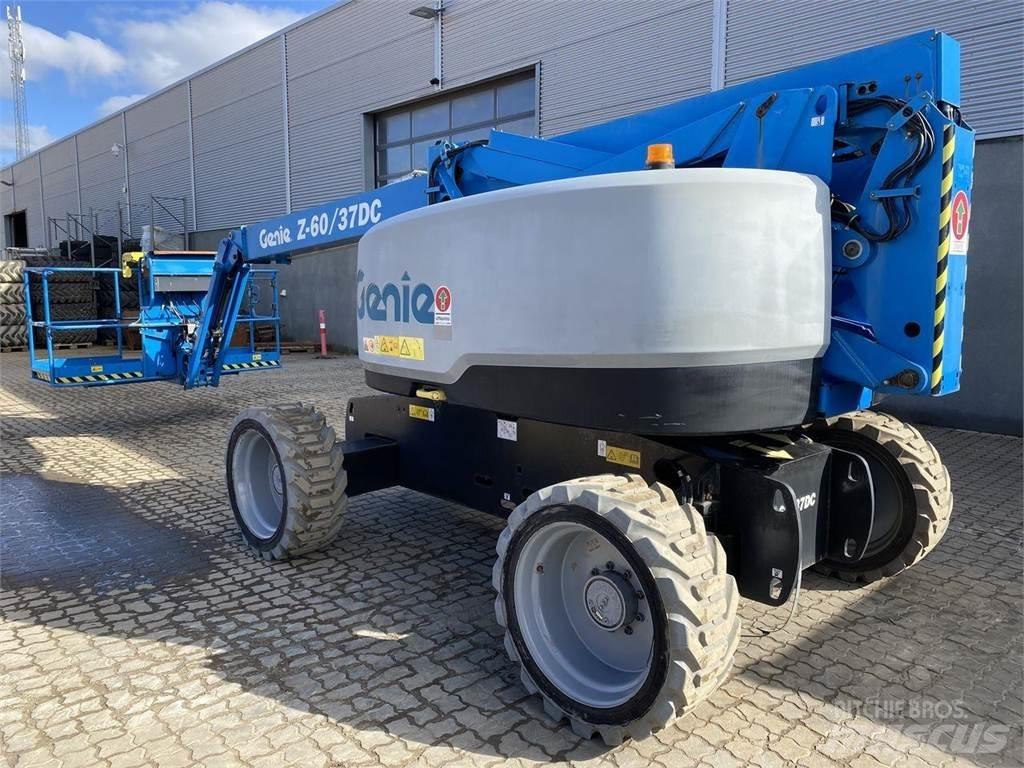 Genie Z60/37 DC Zglobne dvižne ploščadi