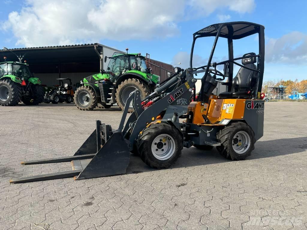 GiANT G 1200 Skid steer mini nakladalci