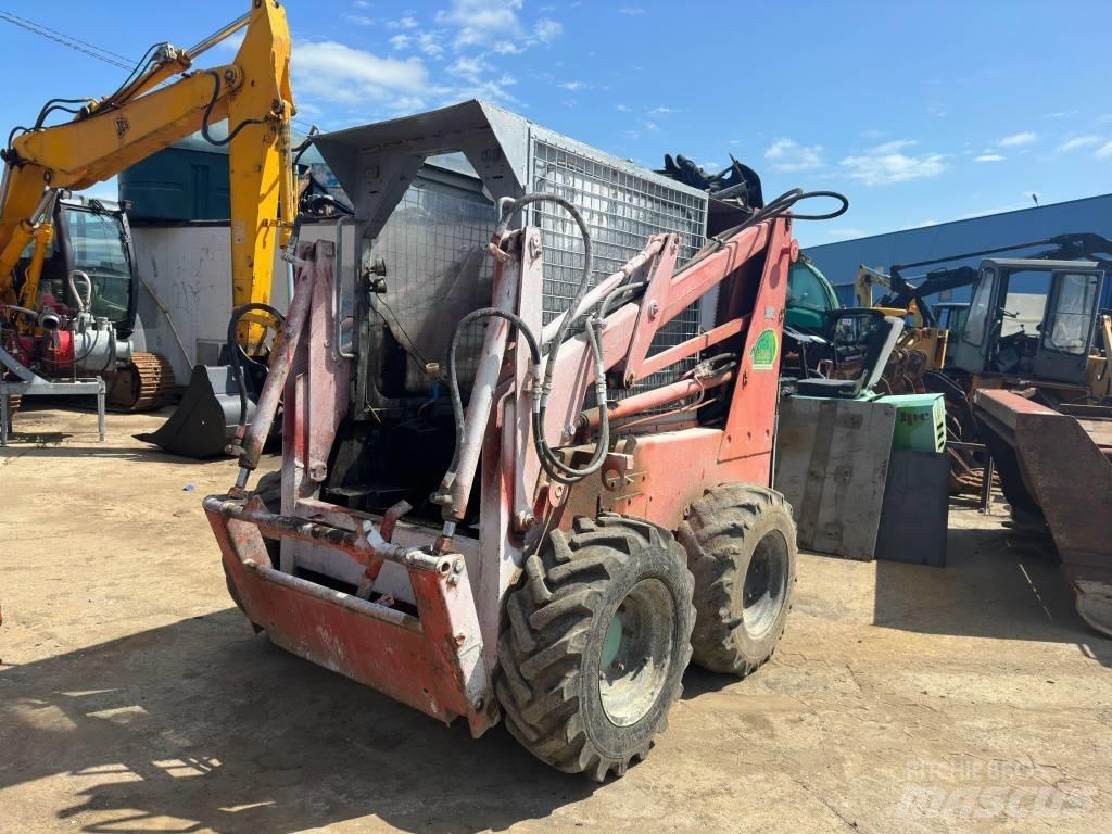 Unirak 600 Skid steer mini nakladalci