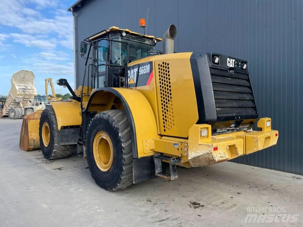 CAT 966M Kolesni nakladalci