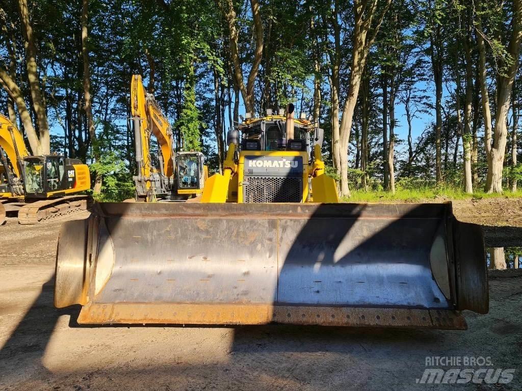 Komatsu D65PX-17 Buldožerji goseničarji