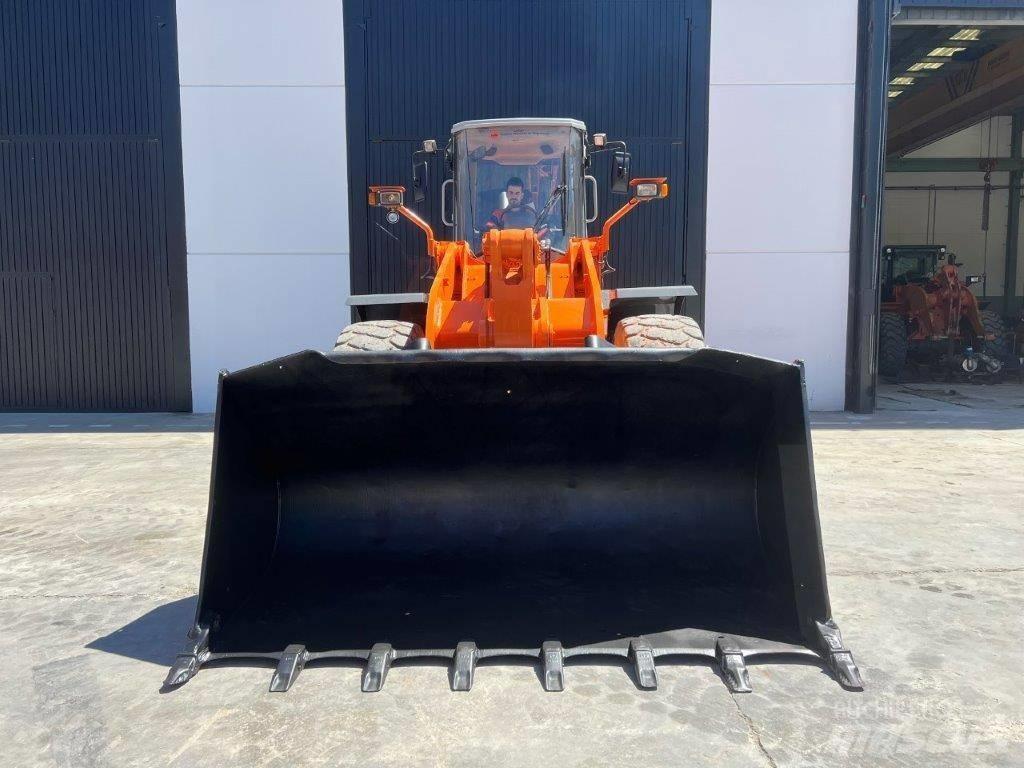 Hitachi LX 210 E Kolesni nakladalci