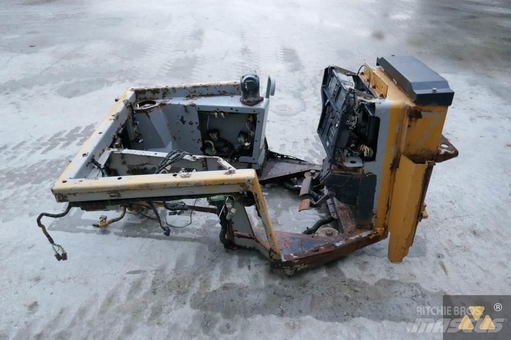 CAT 220-2800 Kabine in notranjost