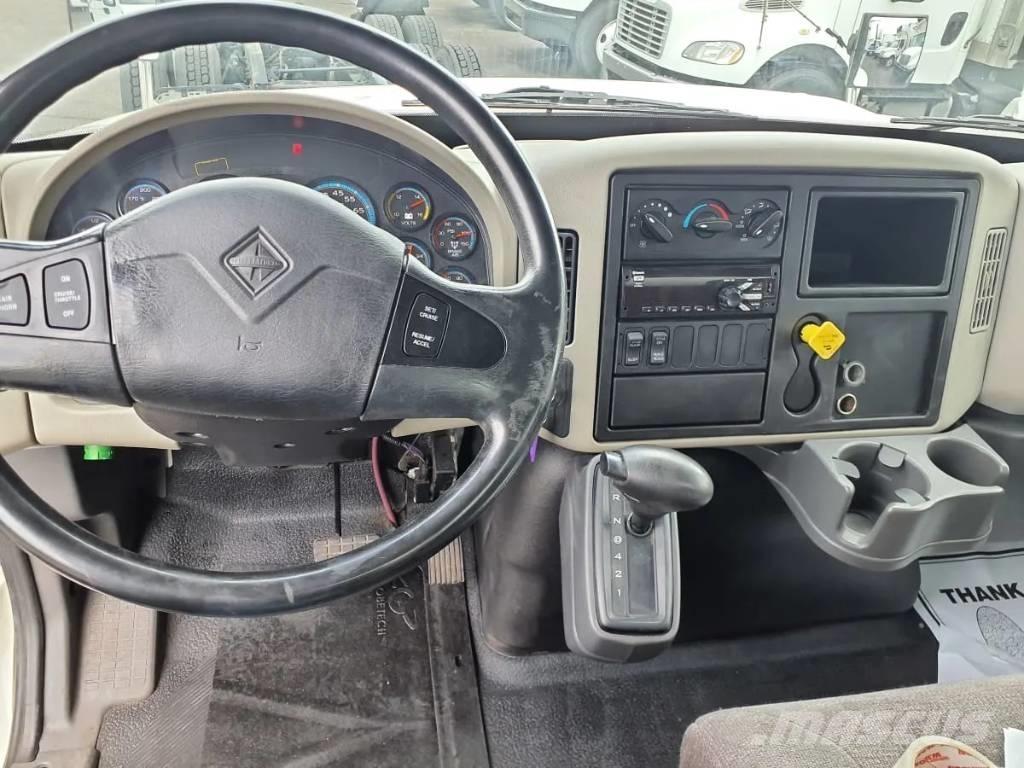 International 4300 Tovornjaki za prevoz pijač