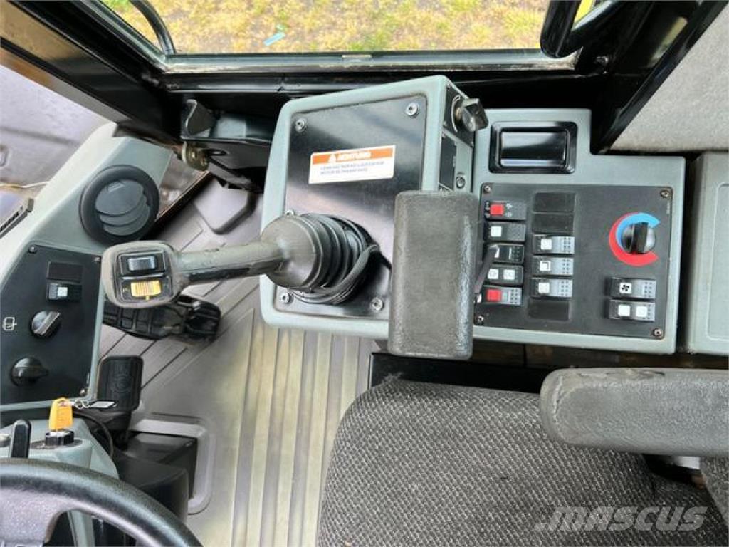 CAT 930H Kolesni nakladalci