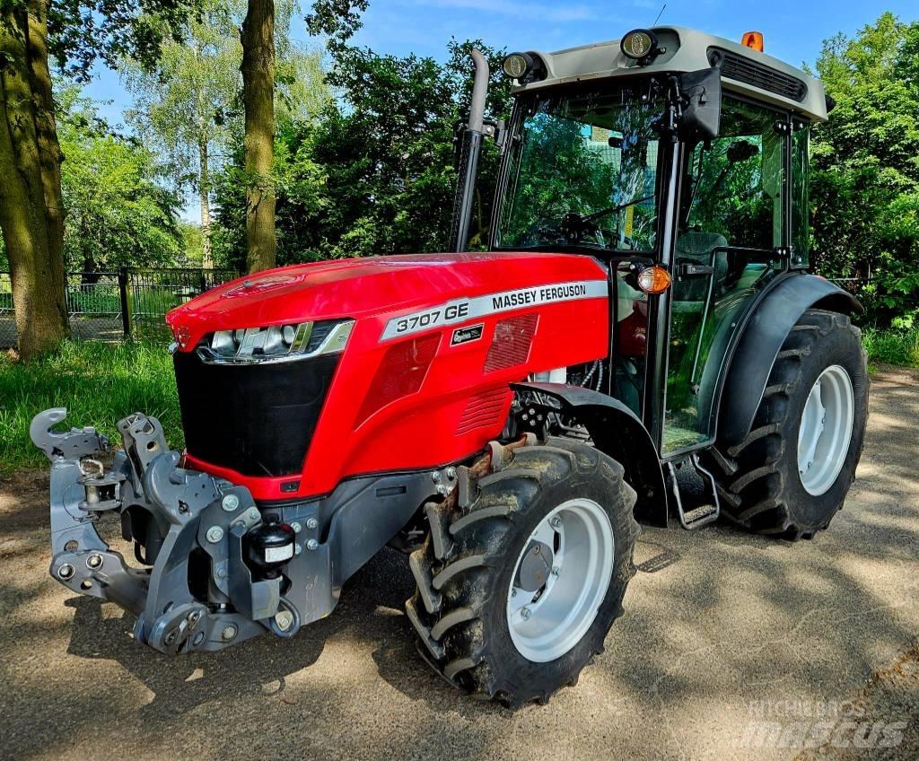 Massey Ferguson 3707 Traktorji