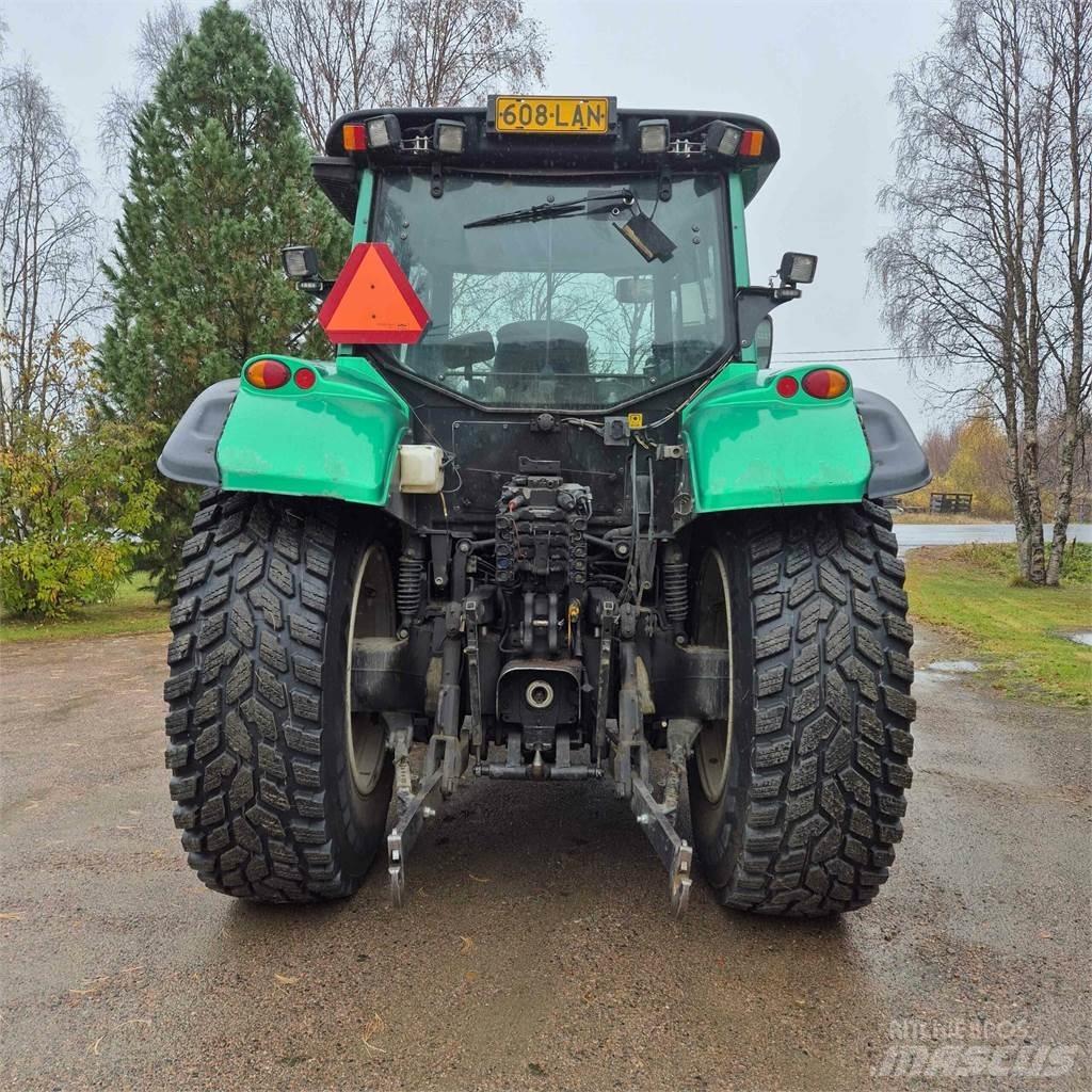 Valtra T182 Versu Traktorji