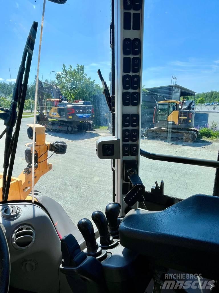 Volvo L 120 H Kolesni nakladalci