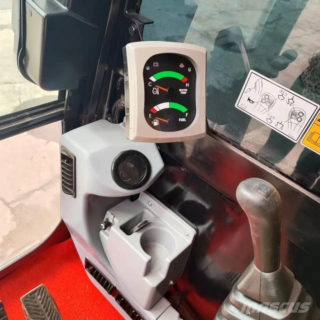 CAT 307E2 Teleskopski kolesni nakladalci