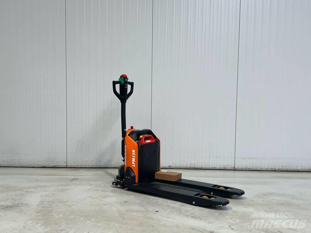 Doosan LPM15N-7 Električni nizko dvižni viličar
