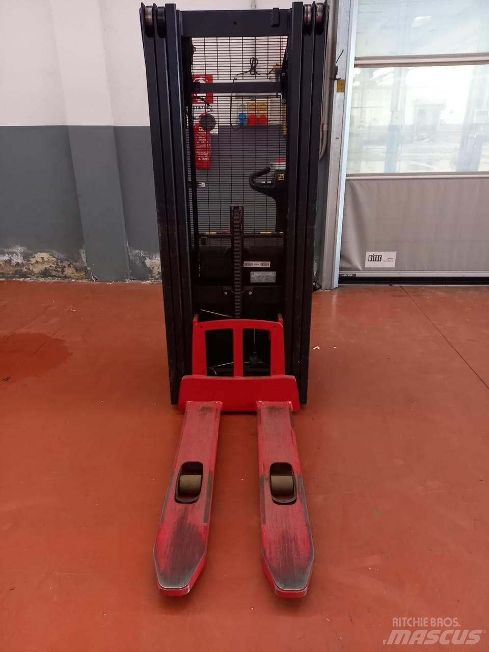Hyster S1.2 Ročni električni viličar