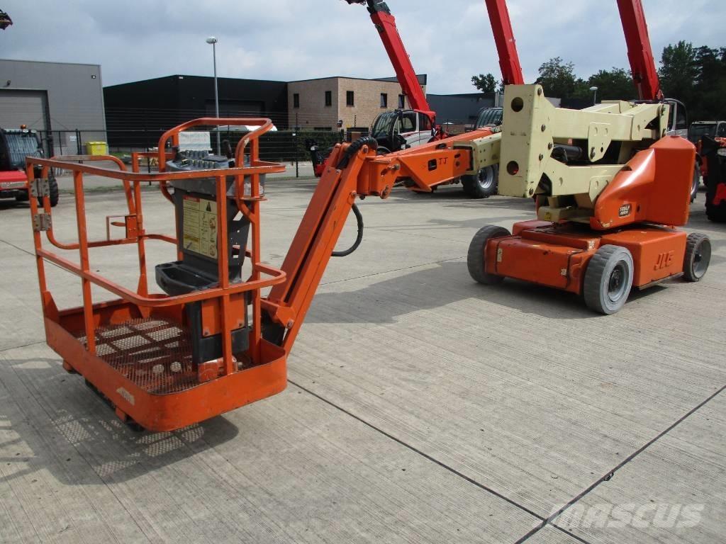 JLG E400 AJPN (048) Zglobne samohodne dvižne ploščadi