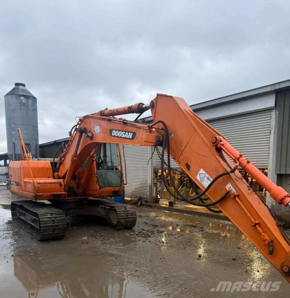 Doosan DX 140 LC Bagri goseničarji