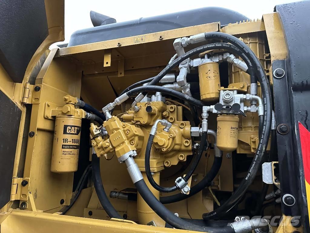 CAT 330D2 Bagri goseničarji