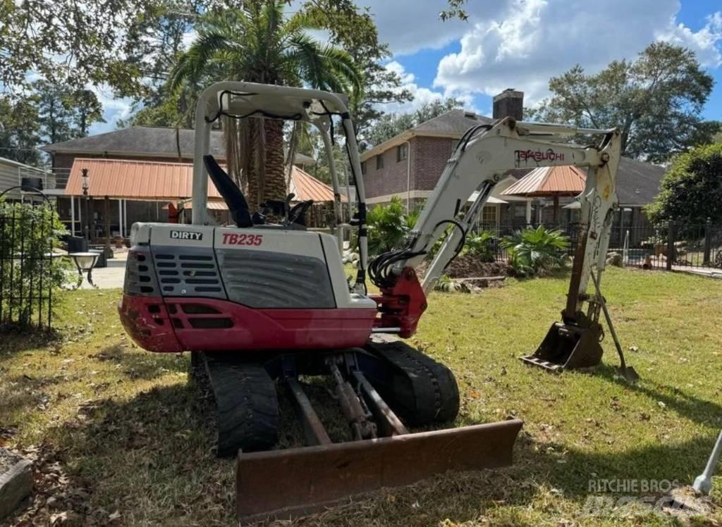 TAKEUCHI TB235 Bagri goseničarji