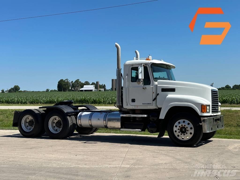 Mack CH 613 Vlačilci