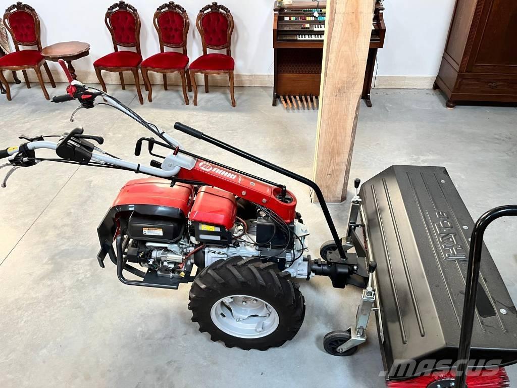 Emaq MAK 18 Cestni pometači