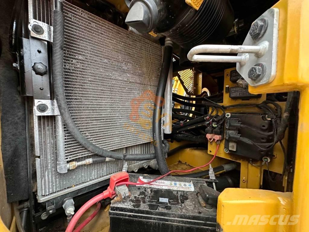 CAT 310 Bagri goseničarji