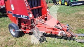 Case IH 8420 Balirke (okrogle bale)