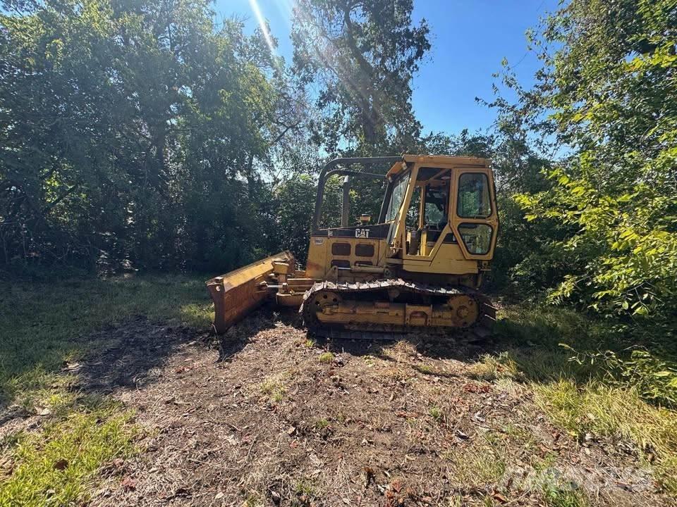 CAT D4C Buldožerji goseničarji