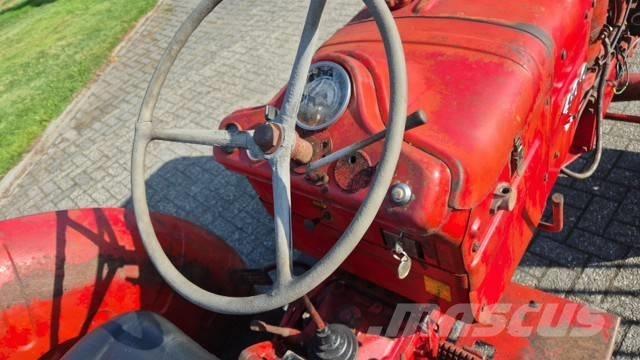 Volvo 400 Traktorji