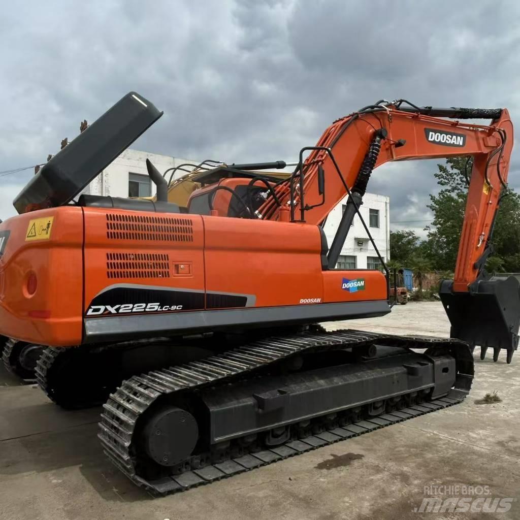 Doosan 225LC-9 Bagri goseničarji