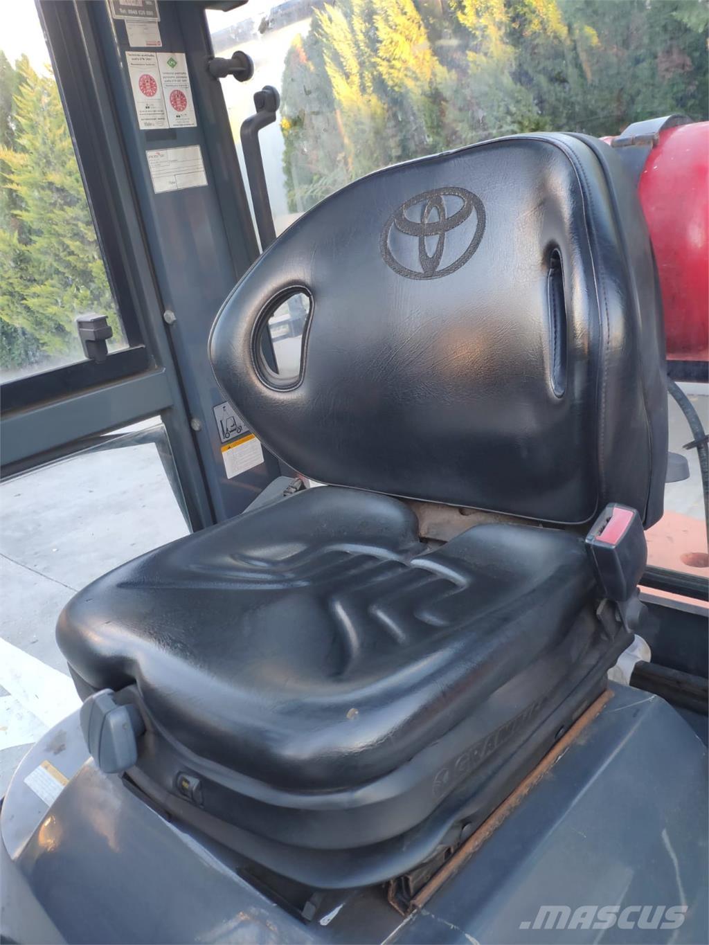 Toyota 7FGF25 Plinski viličarji