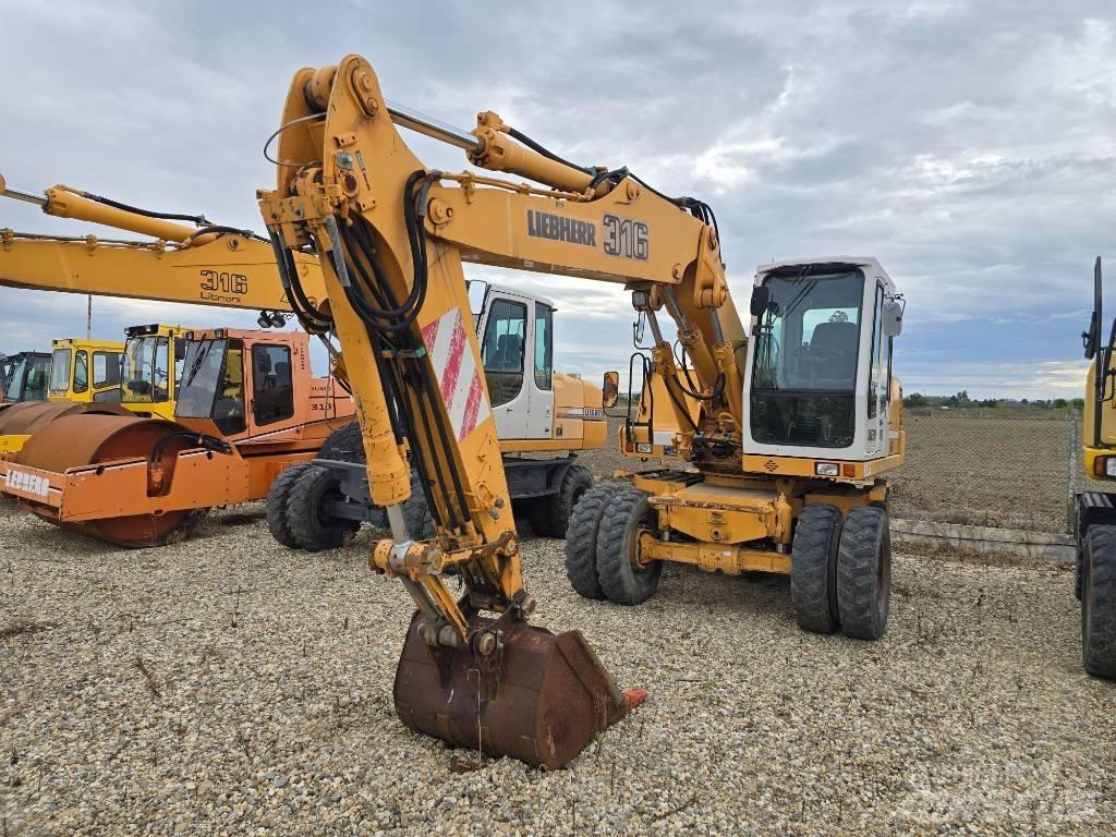 Liebherr A 316 Bagri na kolesih