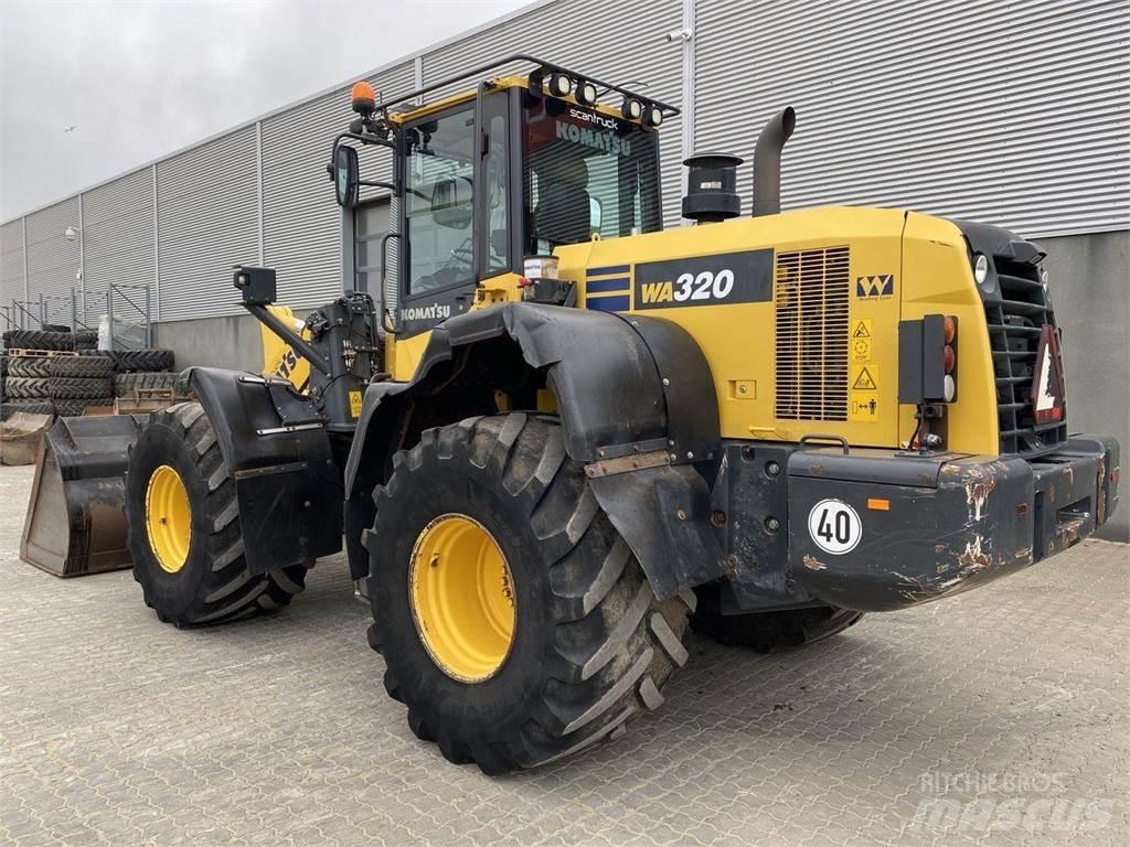 Komatsu WA320-7 Kolesni nakladalci