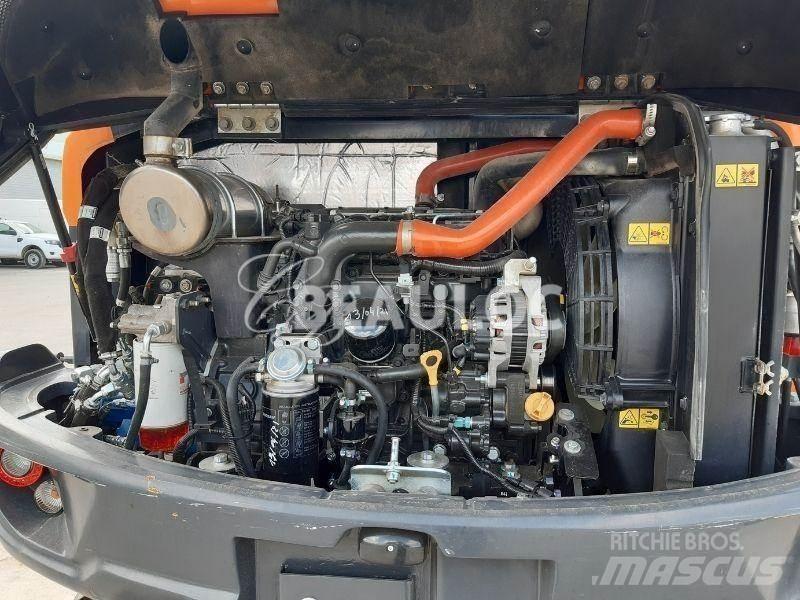 Doosan DX 57 W Bagri na kolesih