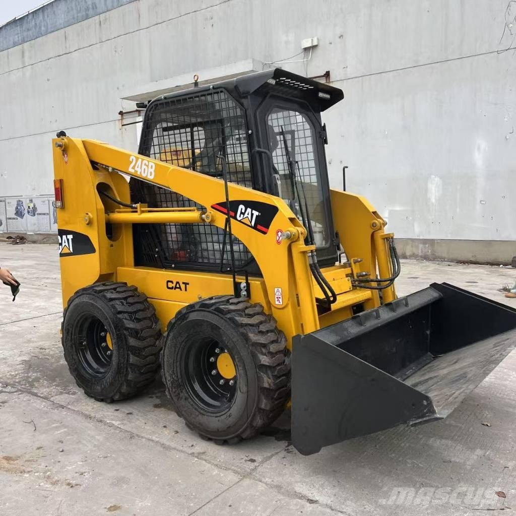 CAT 246 B Mini nakladalci