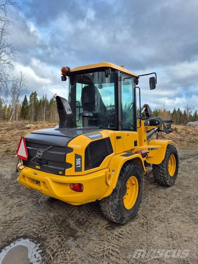 Volvo L 30 G Kolesni nakladalci