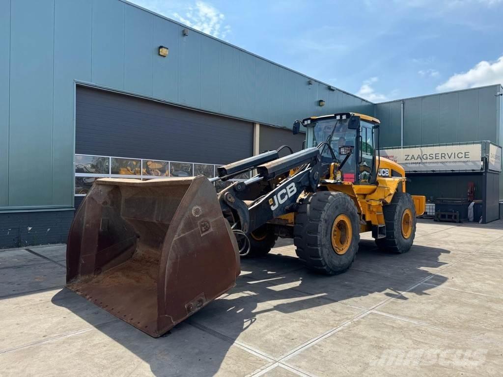 JCB 457 Kolesni nakladalci