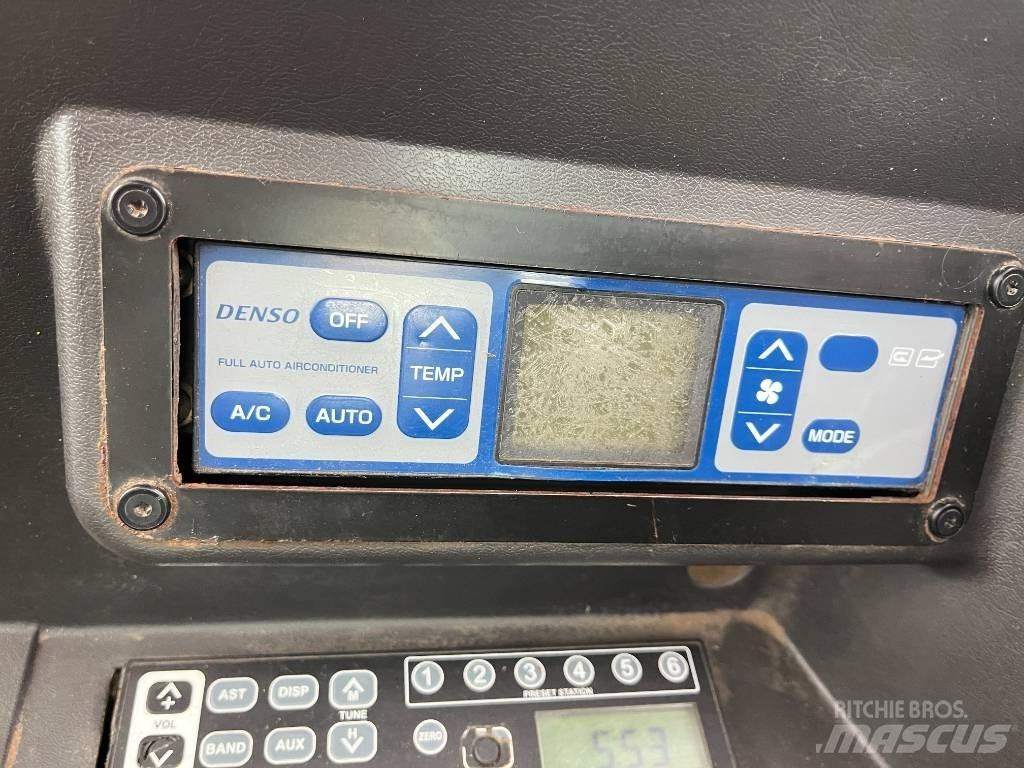 Takeuchi TB 295W Bagri na kolesih