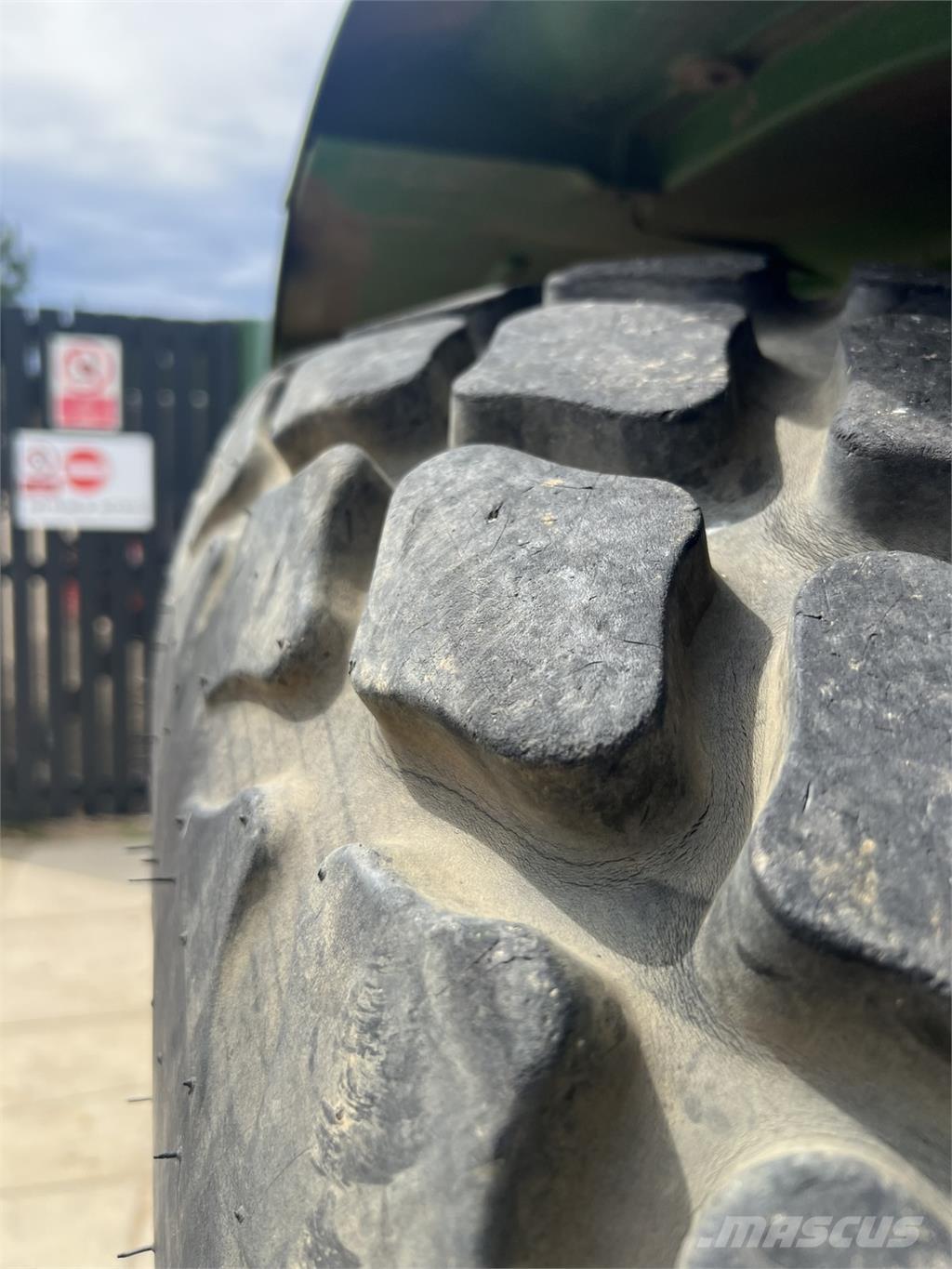 John Deere 5075E Traktorji