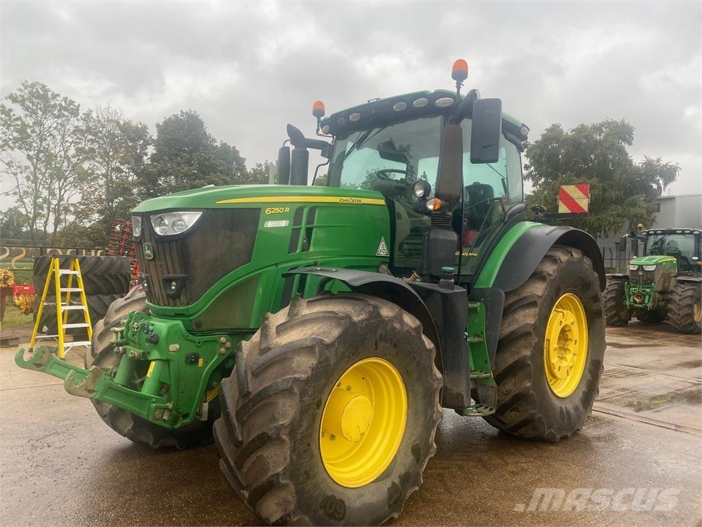 John Deere 6250R Traktorji