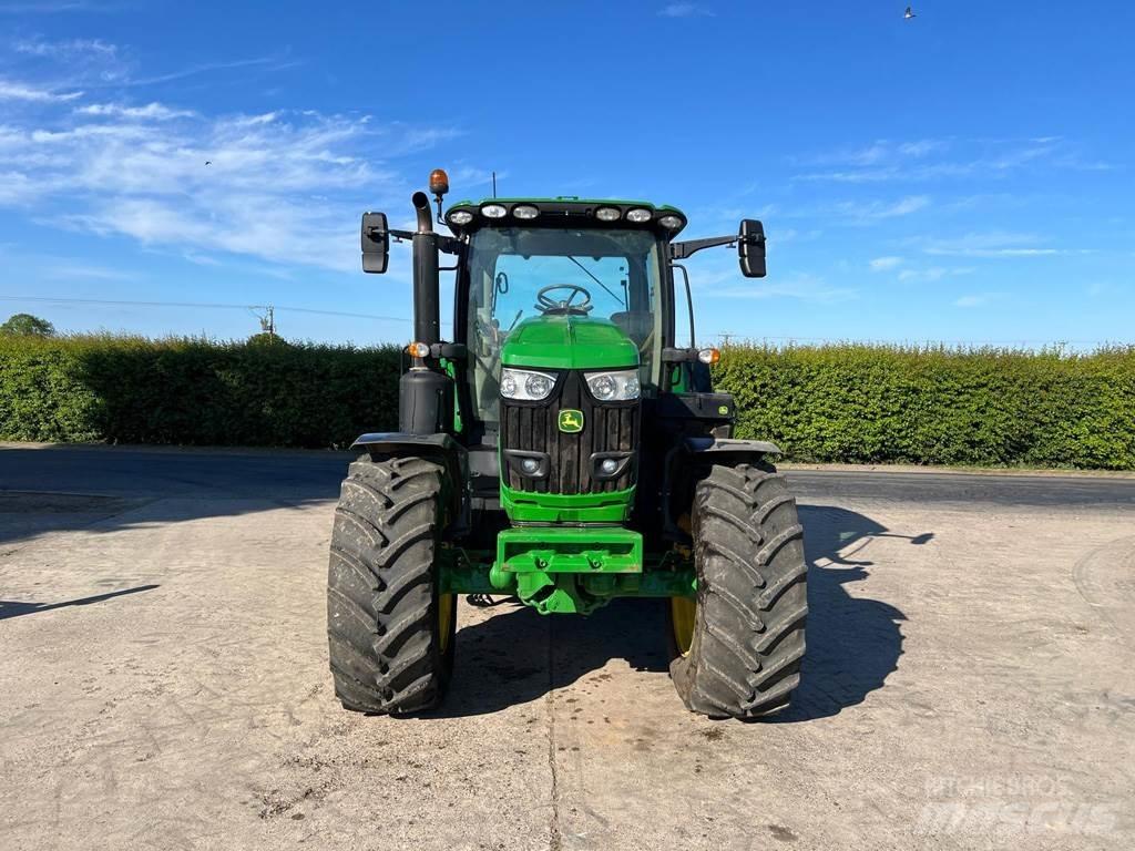 John Deere 6R215 Traktorji