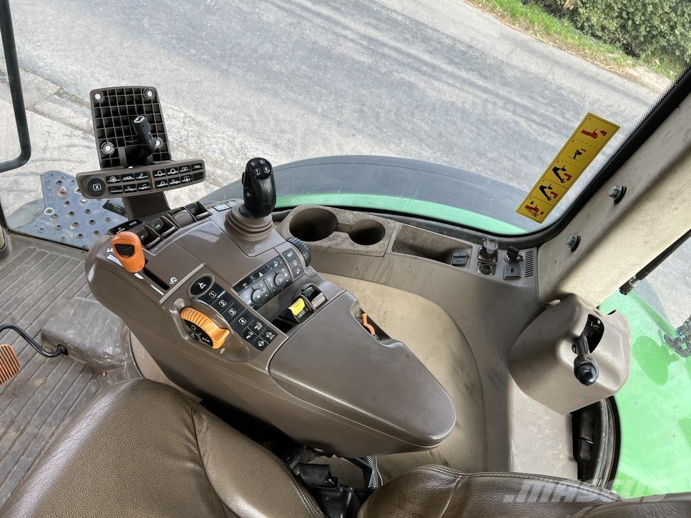 John Deere 7230R Traktorji