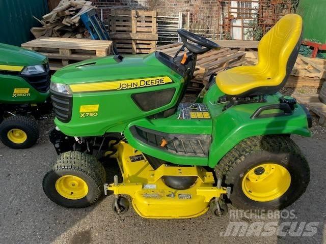 John Deere X750 Traktorji
