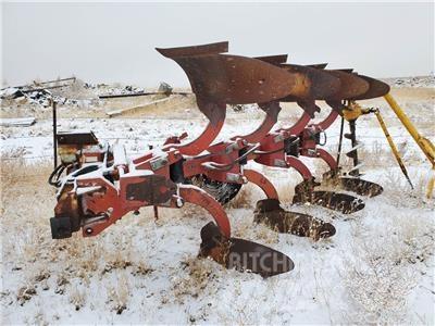 Case IH 145 Navadni plugi