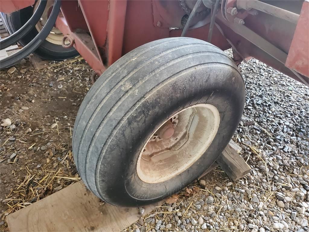 Hesston 4650 Balirke (okrogle bale)