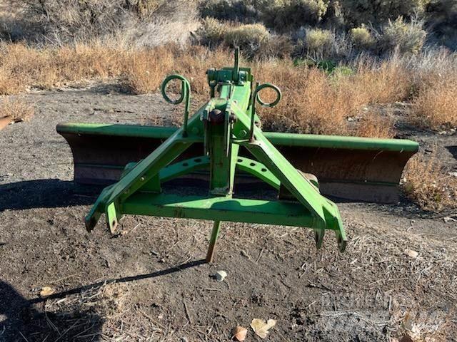 John Deere  Travniške brane