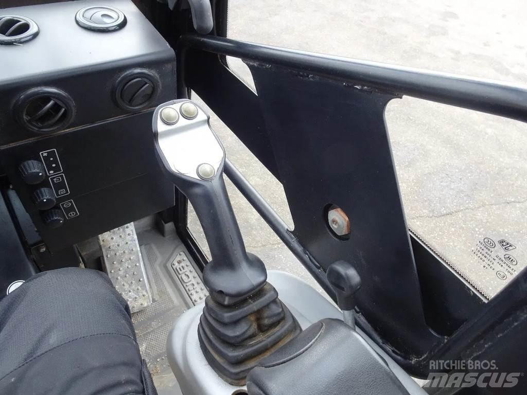 JCB 403 Kolesni nakladalci