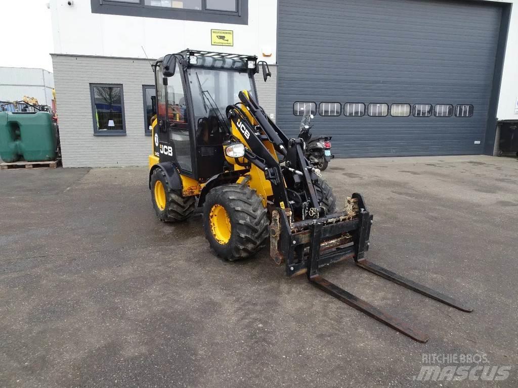 JCB 403 Kolesni nakladalci