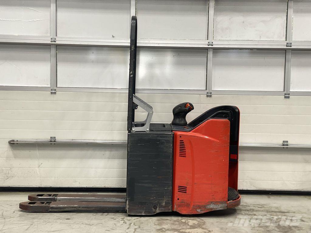 Linde T20SP Električni nizko dvižni viličar s stojiščem